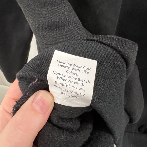 “Expensive and Difficult” Black Sweatshirt Size XL - Picture 4 of 4